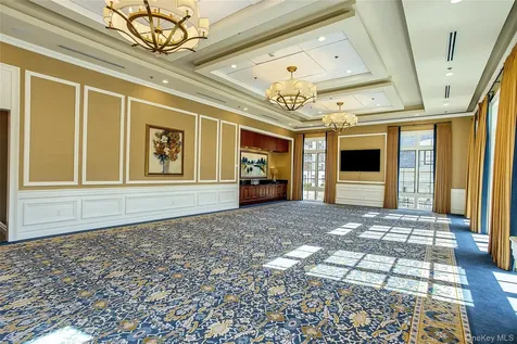 1000 Royal Court North Hills NY 11030