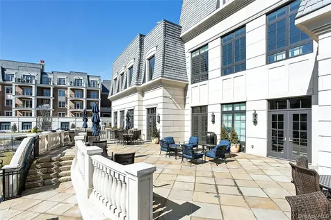 1000 Royal Court North Hills NY 11030
