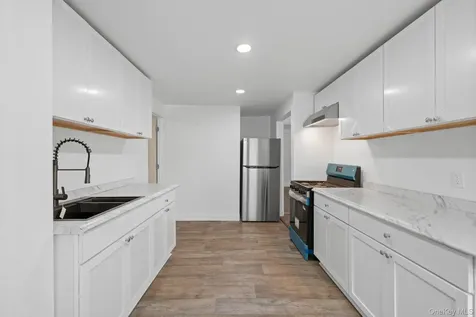 2 Benview Road Hyde Park NY 12538