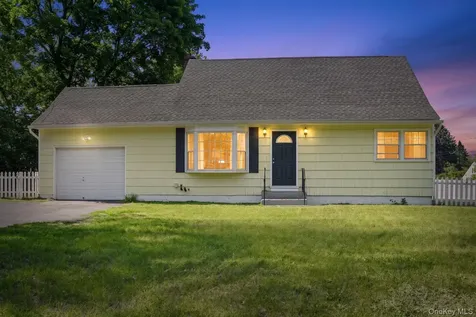 45 Sheraton Drive Poughkeepsie NY 12601