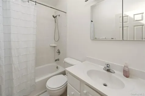 77 N Woods Road Baiting Hollow NY 11933
