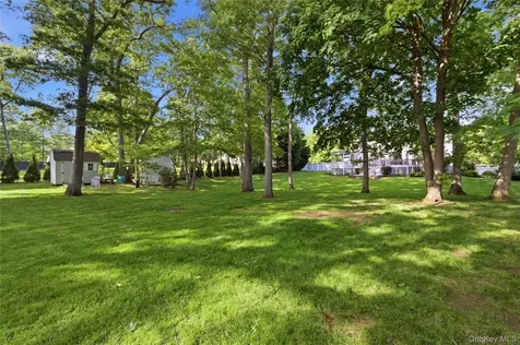 77 N Woods Road Baiting Hollow NY 11933