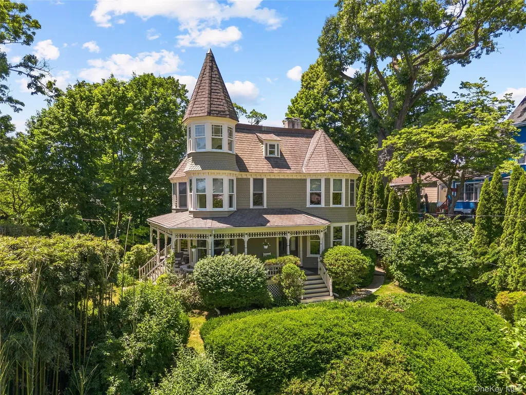 19 Howe Place Bronxville NY 10708