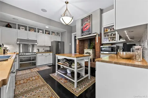 19 Howe Place Bronxville NY 10708