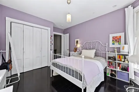 19 Howe Place Bronxville NY 10708