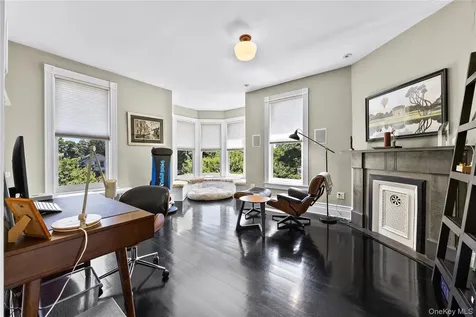 19 Howe Place Bronxville NY 10708