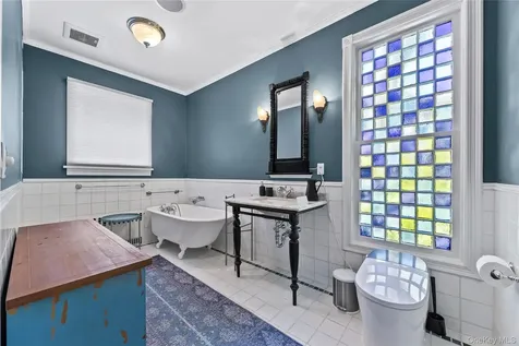 19 Howe Place Bronxville NY 10708