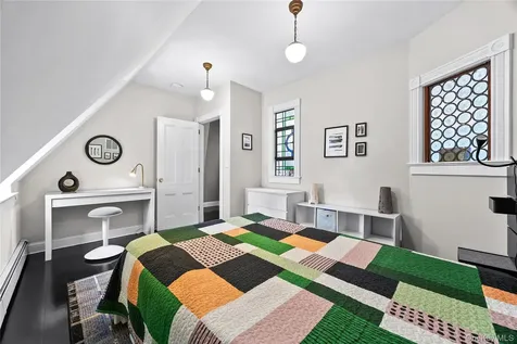 19 Howe Place Bronxville NY 10708