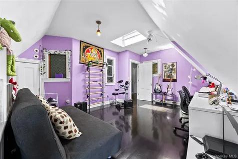 19 Howe Place Bronxville NY 10708