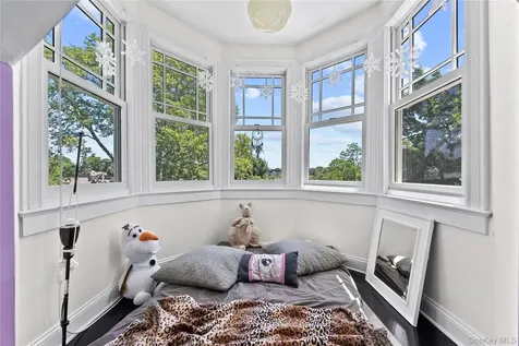 19 Howe Place Bronxville NY 10708