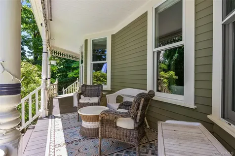 19 Howe Place Bronxville NY 10708