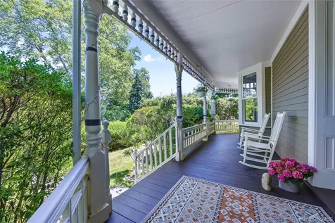 19 Howe Place Bronxville NY 10708