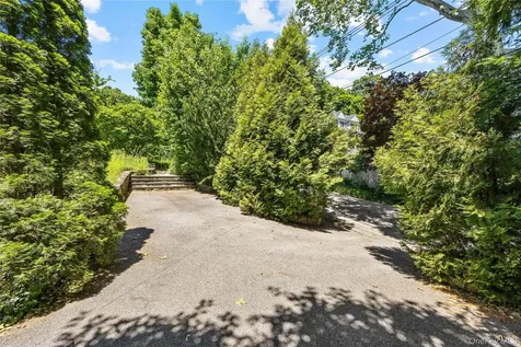 19 Howe Place Bronxville NY 10708