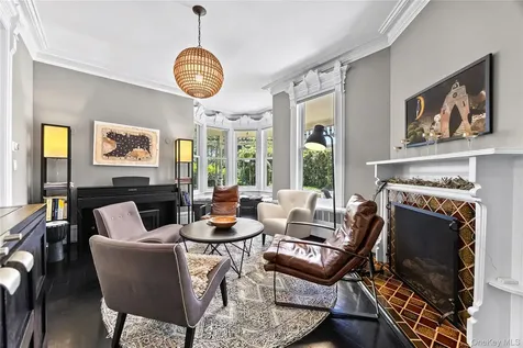 19 Howe Place Bronxville NY 10708