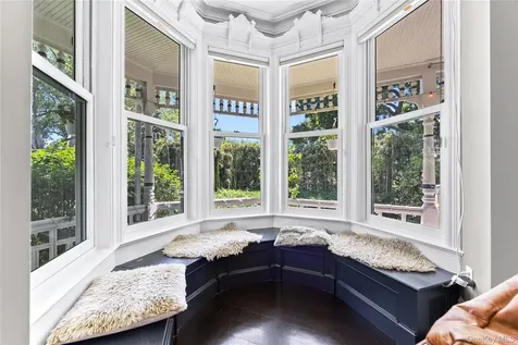 19 Howe Place Bronxville NY 10708