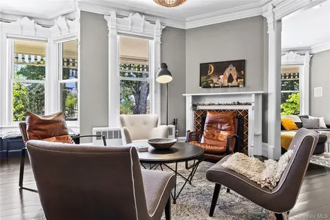 19 Howe Place Bronxville NY 10708