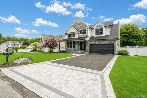 62 Oceanview Boulevard Manorville NY 11949
