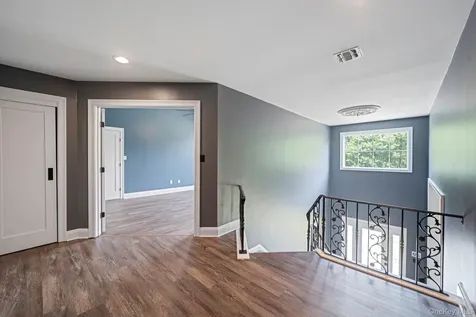 62 Oceanview Boulevard Manorville NY 11949