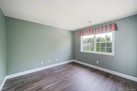 62 Oceanview Boulevard Manorville NY 11949