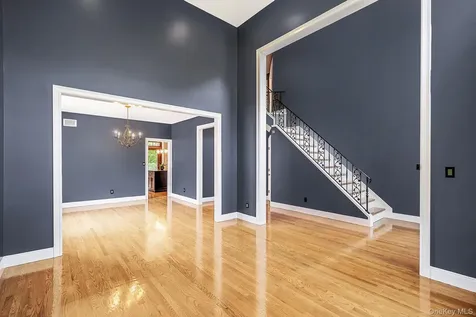 62 Oceanview Boulevard Manorville NY 11949