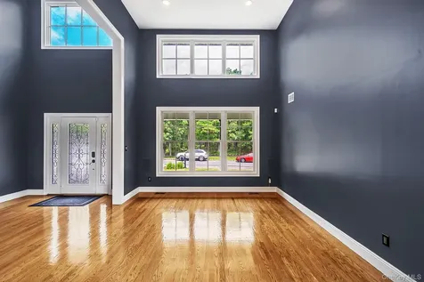 62 Oceanview Boulevard Manorville NY 11949