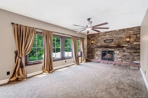 62 Oceanview Boulevard Manorville NY 11949
