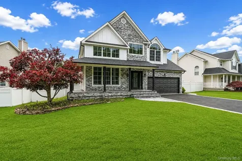 62 Oceanview Boulevard Manorville NY 11949