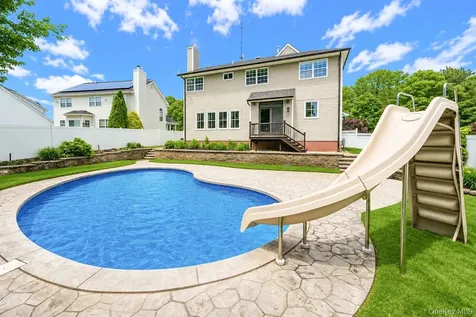 62 Oceanview Boulevard Manorville NY 11949