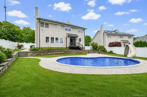 62 Oceanview Boulevard Manorville NY 11949