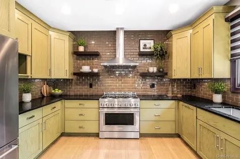 62 Oceanview Boulevard Manorville NY 11949