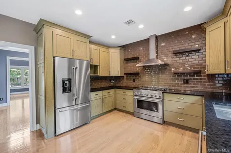 62 Oceanview Boulevard Manorville NY 11949