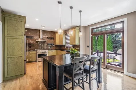 62 Oceanview Boulevard Manorville NY 11949