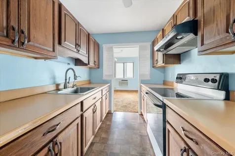 8 Loudon Drive Fishkill NY 12524