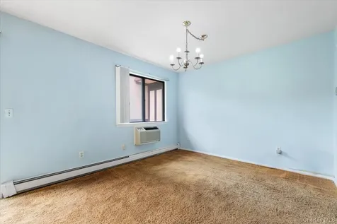 8 Loudon Drive Fishkill NY 12524