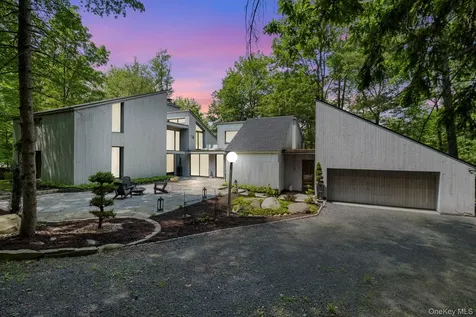 21 Lincoln Terrace Middletown NY 10940