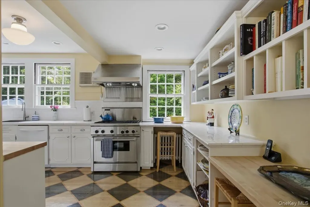 531 Weaver Street Larchmont NY 10538