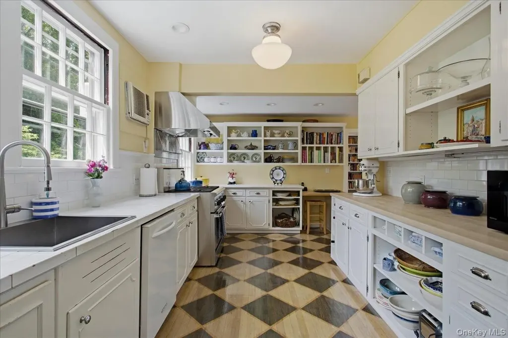 531 Weaver Street Larchmont NY 10538