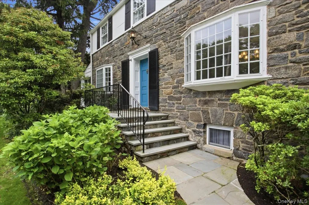 531 Weaver Street Larchmont NY 10538