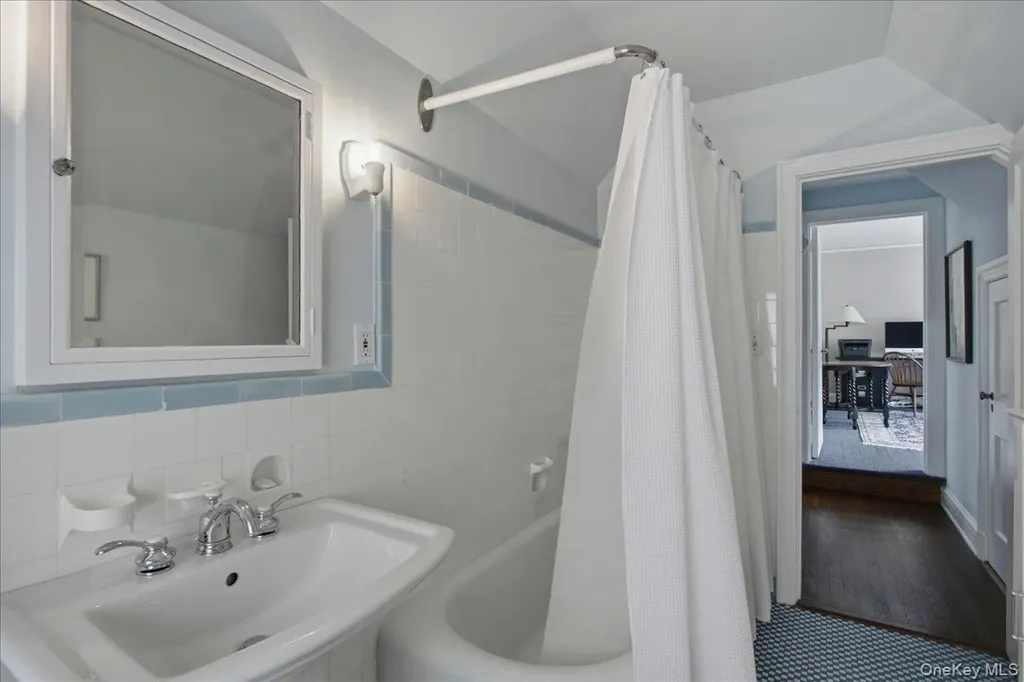 531 Weaver Street Larchmont NY 10538