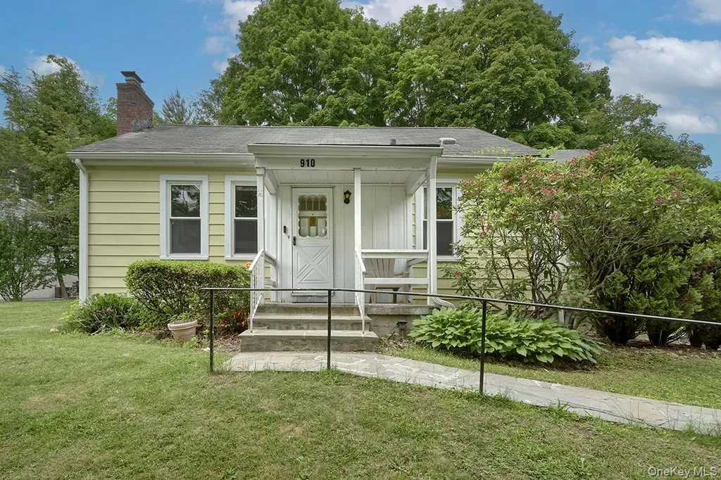 910 Linda Avenue Thornwood NY 10594