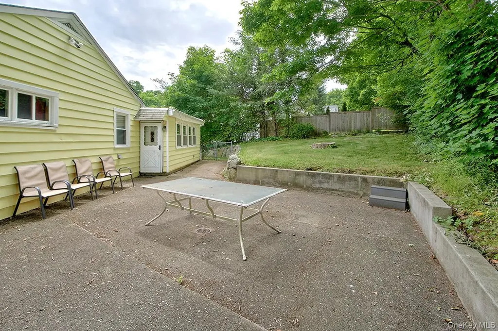 910 Linda Avenue Thornwood NY 10594