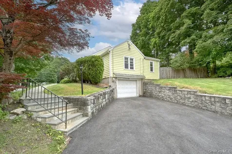 910 Linda Avenue Thornwood NY 10594