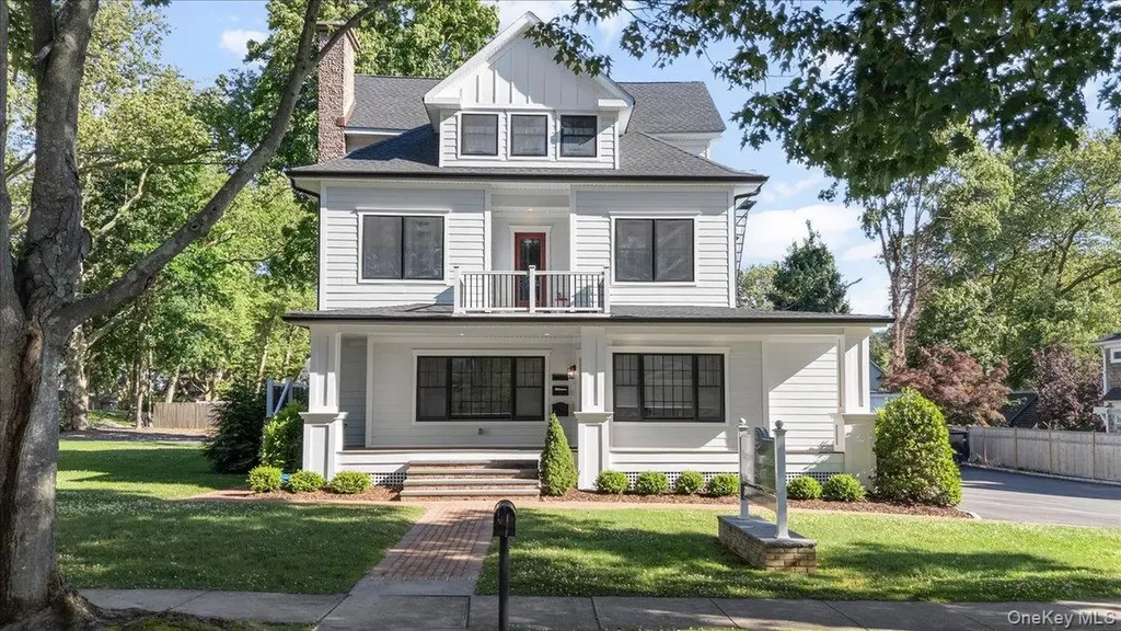 34 Dewey Street Huntington NY 11743