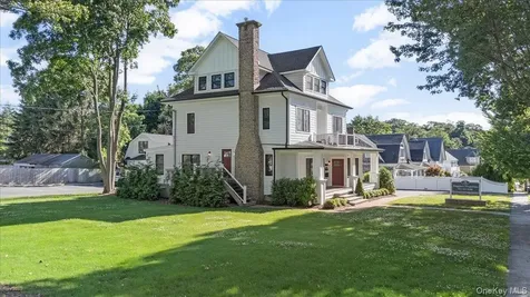 34 Dewey Street Huntington NY 11743