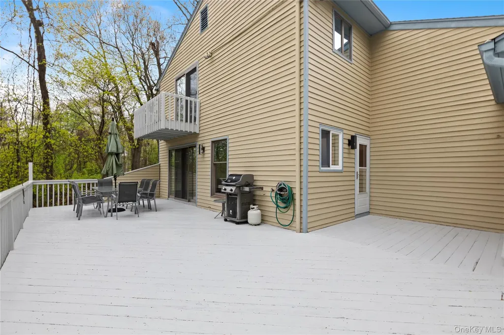 38 Westerly Lane Thornwood NY 10594