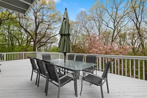 38 Westerly Lane Thornwood NY 10594