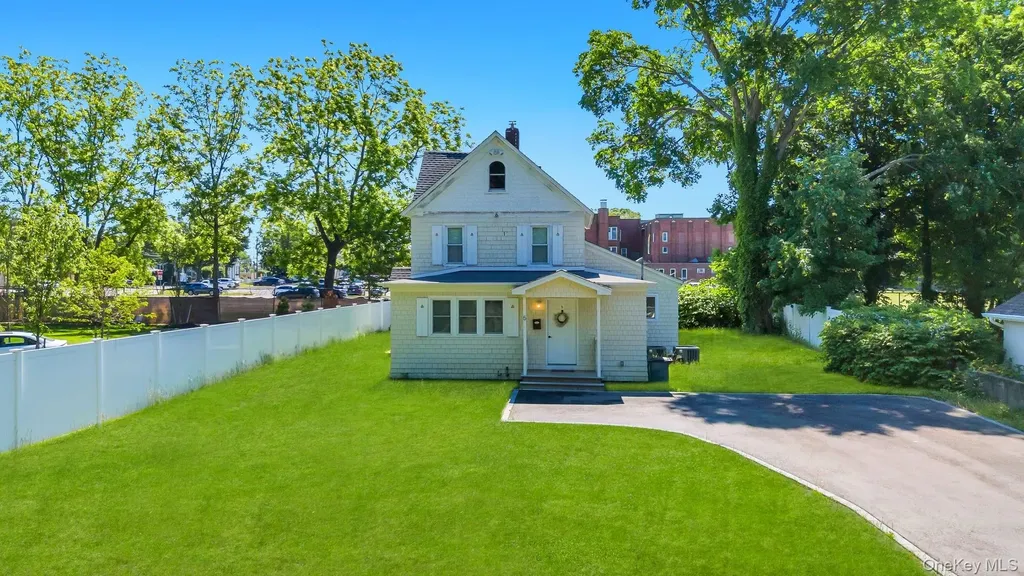 5 Hawkins Avenue Smithtown NY 11787