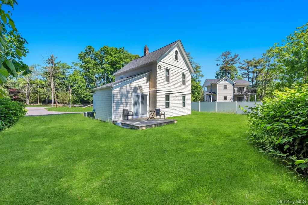 5 Hawkins Avenue Smithtown NY 11787
