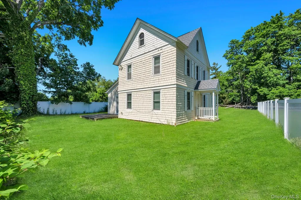 5 Hawkins Avenue Smithtown NY 11787