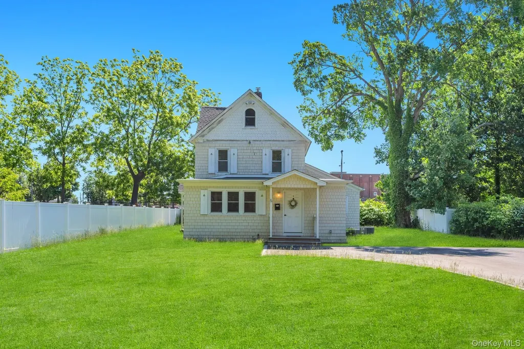 5 Hawkins Avenue Smithtown NY 11787